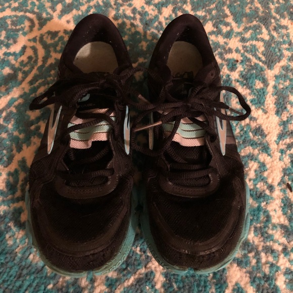 Brooks Shoes - Brooks size 7 Brooks Shoes - Brooks size 7